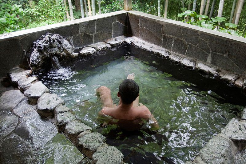 Tắm khỏa thân onsen kiểu Nhật Kinh nghiệm cần biết