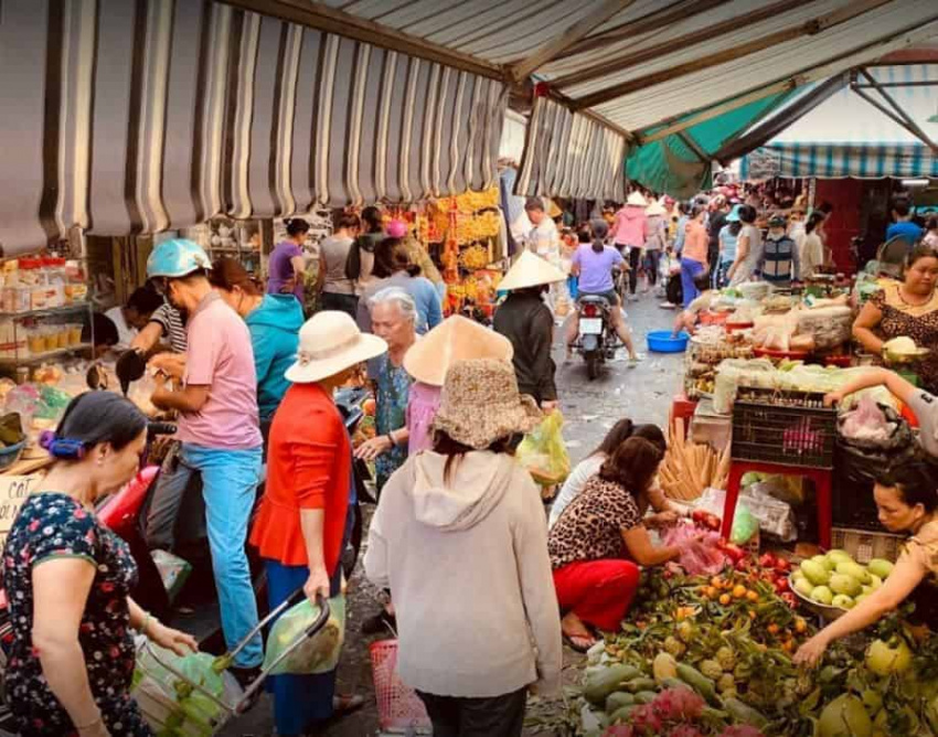 Chợ Bà Hoa ẩm thực miền trung nổi tiếng Sài Gòn