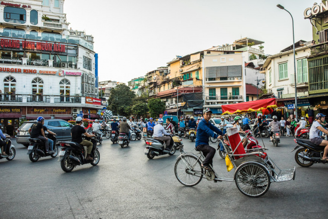 cultural attractions hanoi, cultural shows in hanoi, hanoi top attractions, historical attractions in hanoi, temple of literature open hours, what to do in hanoi, what to see in hanoi, 11 must-see attractions in ha noi