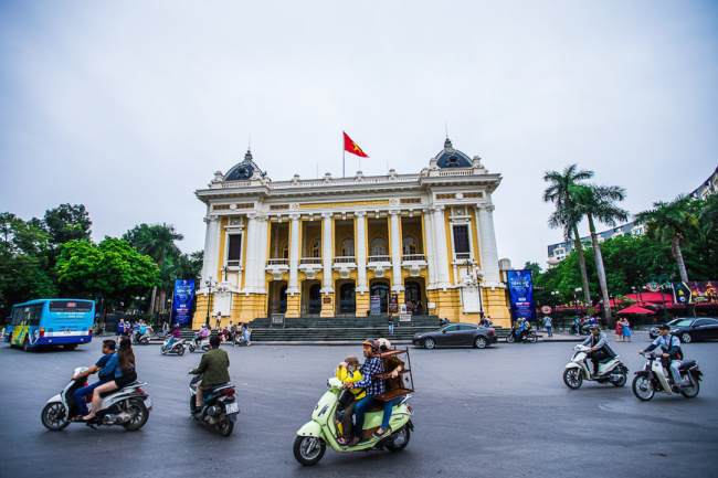 cultural attractions hanoi, cultural shows in hanoi, hanoi top attractions, historical attractions in hanoi, temple of literature open hours, what to do in hanoi, what to see in hanoi, 11 must-see attractions in ha noi