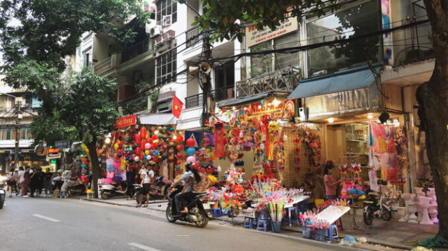 compass travel vietnam, hang ma street before the mid-autumn festival, hanoi, travel vietnam, hang ma street before mid-autumn festival