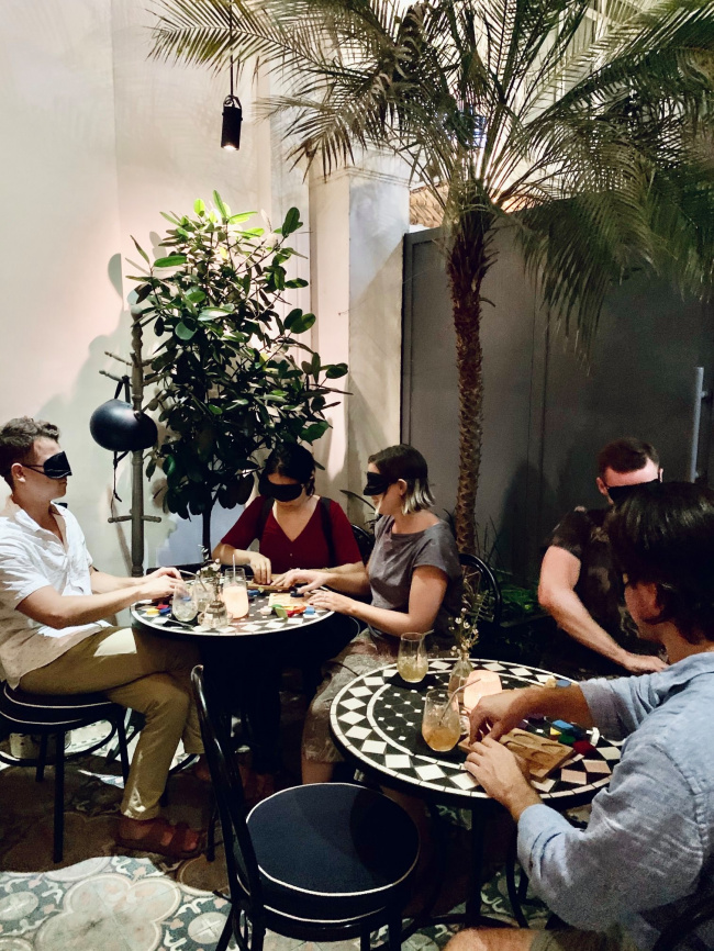 eat in the dark, high-end restaurants, le petit chef, restaurants, saigon, 2 strange restaurants only in saigon: where to eat… where food “jumps” from the real-life screen