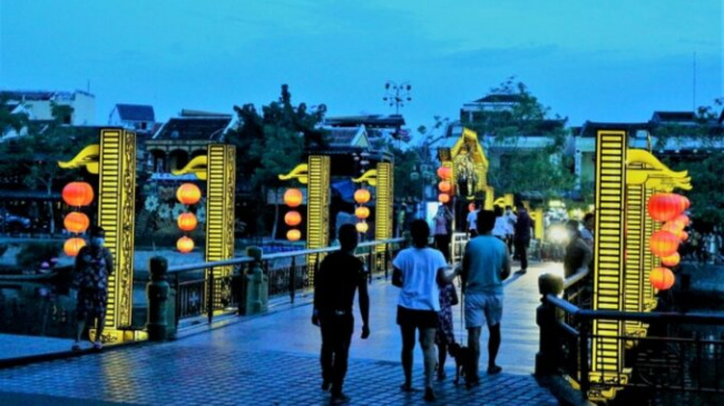 Tourists return to UNESCO-recognised Hoi An after social distancing ends