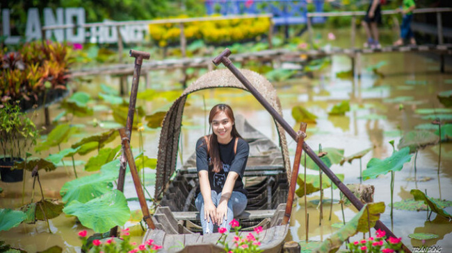 compass travel vietnam, destination, dong thap tourism, floating flower village, monkey bridge, sa dac flower village, tan quy dong, travel vietnam, west, have fun in the hundred-year-old flower village