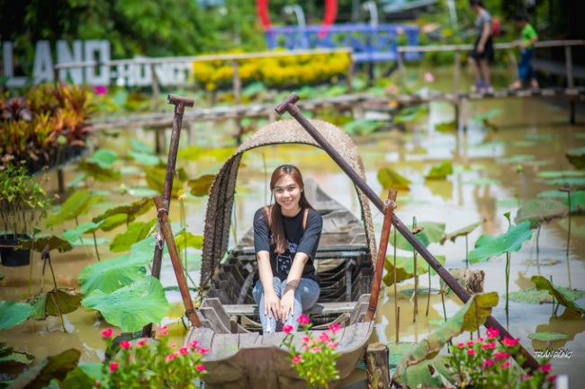 compass travel vietnam, destination, dong thap tourism, floating flower village, monkey bridge, sa dac flower village, tan quy dong, travel vietnam, west, have fun in the hundred-year-old flower village