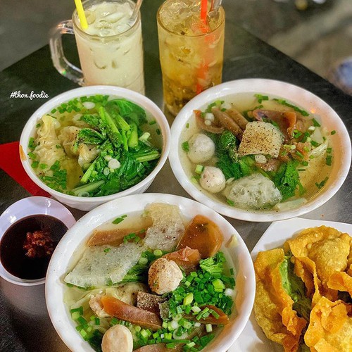 ho chi minh city, hu tiu, noodles, pha lau, street food, sweet soup, vietnamese food, top suggestions for cheap street food in hcm city