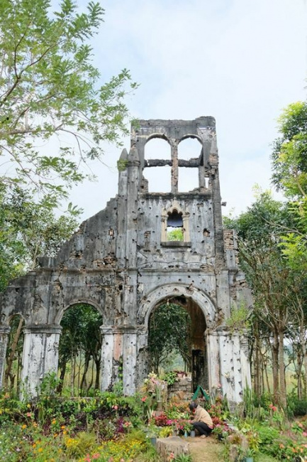 best destinations in gia lai vietnam, central highlands, chu dang ya mountain, chu dang ya volcano, church, compass travel vietnam, gia lai, gia lai vietnam travel guide, vietnam tourism, vietnam travel, what to do in gia lai vietnam, 100-year-old christian vestige finds refuge in volcano’s shadow