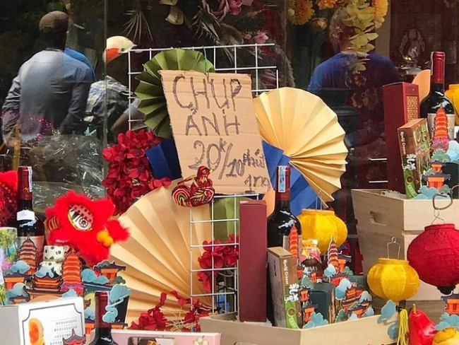 autumn festival, hang ma street, hanoi toy street, hanoi vietnam, hanoi shop owners criticised for charging photo taking fees