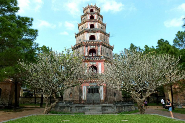compass travel vietnam, hanoi, one pillar pagoda, vietnam tourism, vietnam travel, top 5 temples you should not miss at the beginning of the year
