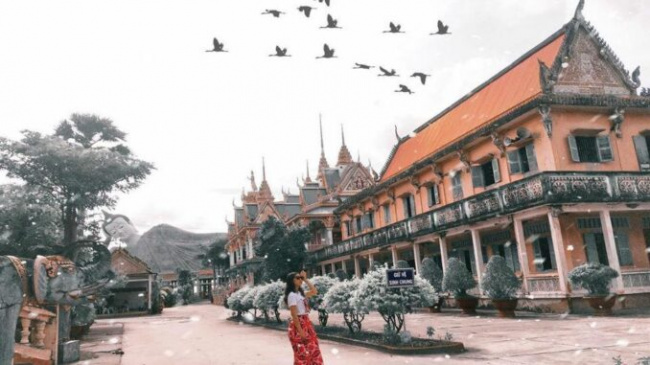 Let’s explore temples with beautiful architecture in Vietnam