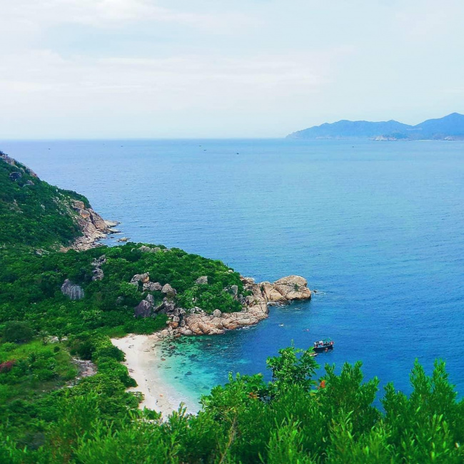best destinations in nha trang vietnam, compass travel vietnam, nha trang vietnam travel guide, travel to vietnam, what to do in nha trang vietnam, back to nha trang vietnam, go to ‘lobster island’ to snorkel and watch the coral