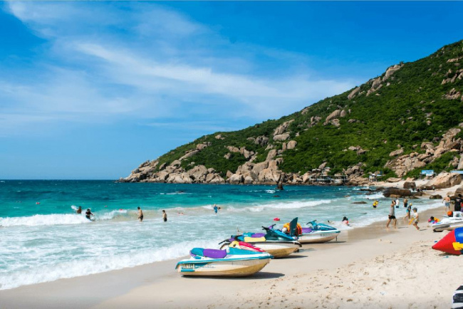 best destinations in nha trang vietnam, compass travel vietnam, nha trang vietnam travel guide, travel to vietnam, what to do in nha trang vietnam, back to nha trang vietnam, go to ‘lobster island’ to snorkel and watch the coral