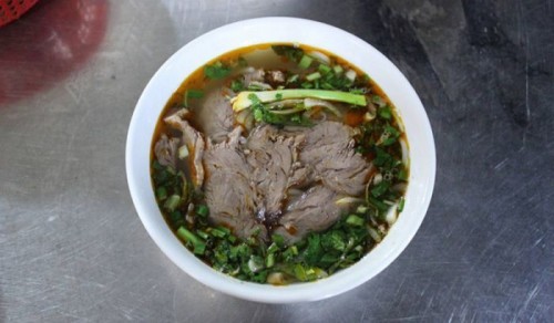 5 quán bún bò huế ngon ở quận 5, tp.hcm