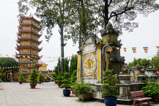 best destinations in binh duong vietnam, binh duong vietnam travel guide, compass travel vietnam, hoi khanh pagoda, tibetan temple, travel to vietnam, what to do in binh duong vietnam, two pagodas set records in binh duong