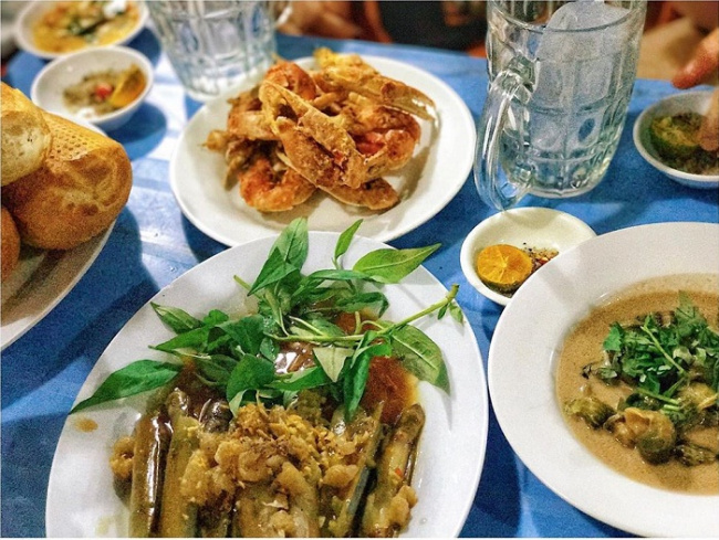 best destinations in ho chi minh city vietnam, compass travel vietnam, delicious snails in saigon, ho chi minh city vietnam travel guide, travel to vietnam, vietnam tourists, quickly save places to eat delicious snails in saigon