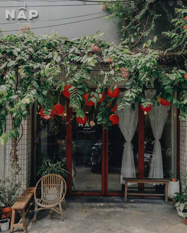 best destinations in ho chi minh city vietnam, cafes in district 1, compass travel vietnam, ho chi minh city vietnam travel guide, travel to vietnam, vietnam tourists, the top cafes in district 1 keep their photos posted all year long!
