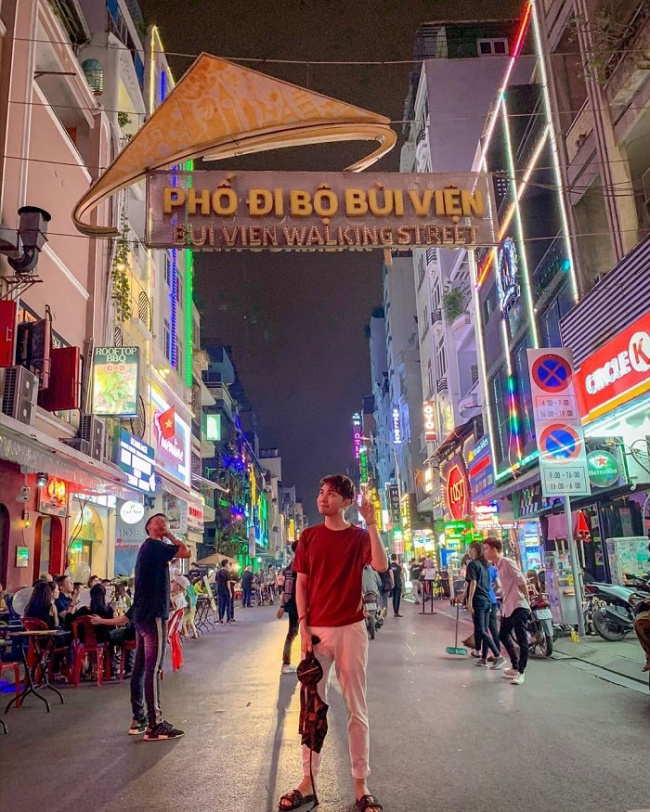 best destinations in ho chi minh city vietnam, bui vien pedestrian street, compass travel vietnam, ho chi minh city vietnam travel guide, travel to vietnam, vietnam tourists, ‘rocking around’ bui vien super hot pedestrian street in saigon