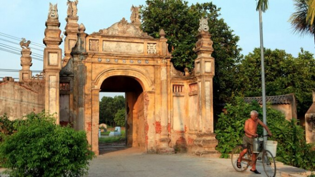 Four hundred-year-old villages near Hanoi should stop at the weekend