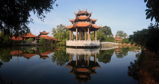 best destinations in hanoi vietnam, compass travel vietnam, hanoi vietnam travel guide, old villages near hanoi, travel to vietnam, what to do in hanoi vietnam, four hundred-year-old villages near hanoi should stop at the weekend