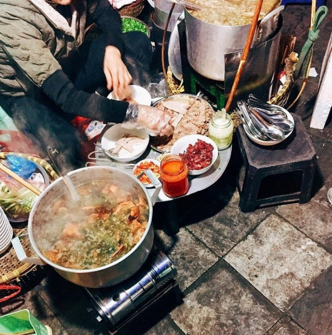 compass travel vietnam, hanoi, hanoi inside guide, hanoi itinerary, hanoi travel guide, hanoi vietnam, hanoi weather, transport to hanoi, travel to hanoi, travel to vietnam, pho carrying hanoi – a beloved culinary feature of ha thanh people