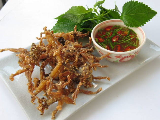 compass travel vietnam, grilled frog hanoi, hanoi, hanoi inside guide, hanoi itinerary, hanoi travel guide, hanoi vietnam, hanoi weather, transport to hanoi, travel to hanoi, travel to vietnam, grilled frog:the delicious food of the hanoi people