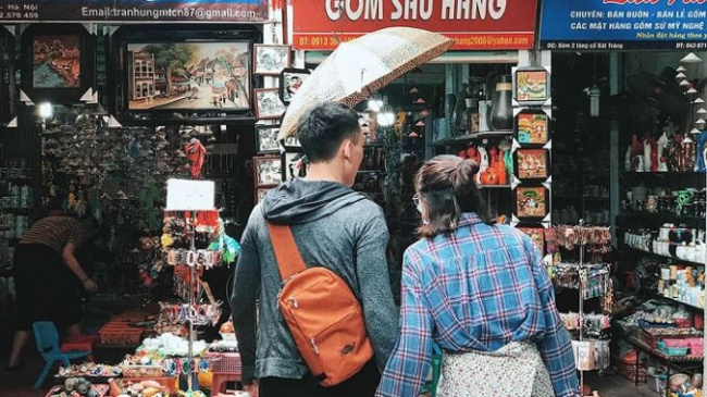 Visit Hanoi’s famous markets with just one bus 55