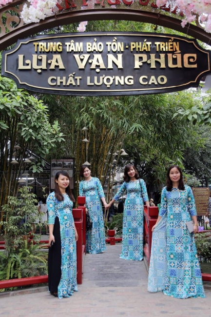 compass travel vietnam, hanoi, hanoi cuisine, hanoi inside guide, hanoi itinerary, hanoi travel guide, hanoi vietnam, hanoi weather, transport to hanoi, travel to hanoi, travel to vietnam, van phuc silk village and traditional cultural beauty from thousands of years