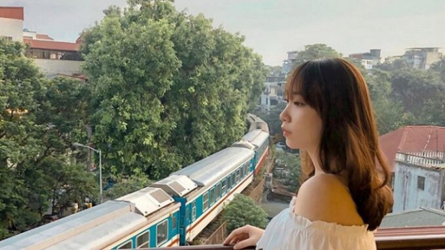 Landing Laika Hanoi ‘hunt’ the train into the platform