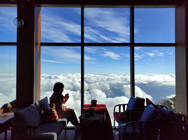clouds on top of fansipan, compass travel vietnam, lao cai, lao cai tourism vietnam, lao cai travel guide, what to do in lao cai, overwhelmed with “sea” of beautiful floating clouds on top of fansipan
