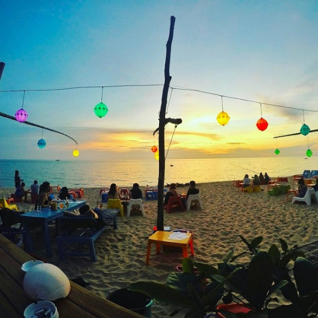 beautiful bars in phu quoc, compass travel vietnam, phu quoc, phu quoc inside guide, phu quoc itinerary, phu quoc travel guide, phu quoc vietnam, transport to phu quoc, travel to phu quoc, travel to vietnam, ‘discharge to the wharf’ at beautiful bars with super quality views in phu quoc