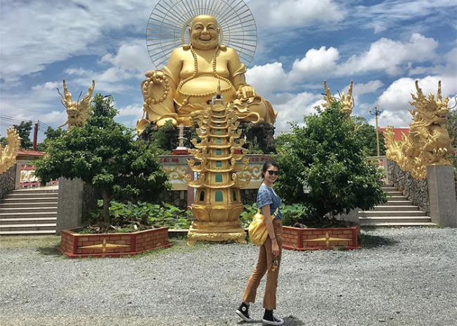 ben tre inside guide, ben tre itinerary, ben tre travel guide, ben tre vietnam, compass travel vietnam, mekong delta, transport to ben tre, travel to ben tre, travel to vietnam, van phuoc ben tre pagoda, check-in at the beautiful van phuoc ben tre pagoda in the middle of the river