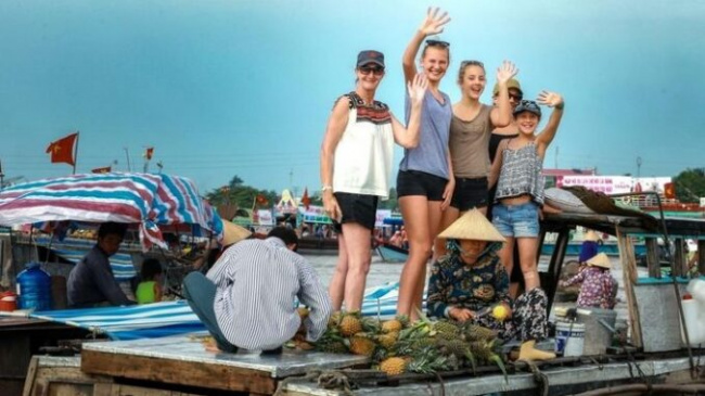Nga Nam floating market – a place to preserve the rustic western culture