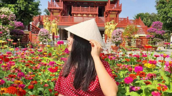 Discover the lyrical features of Lau An Giang pagoda