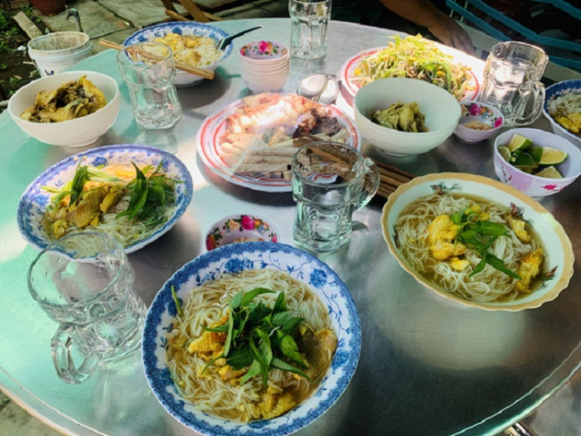 an giang, an giang inside guide, an giang itinerary, an giang travel guide, an giang vietnam, chau doc fish noodle soup, compass travel vietnam, transport to an giang, travel to an giang, travel to vietnam, chau doc fish noodle soup – popular taste, enjoy once and remember forever!