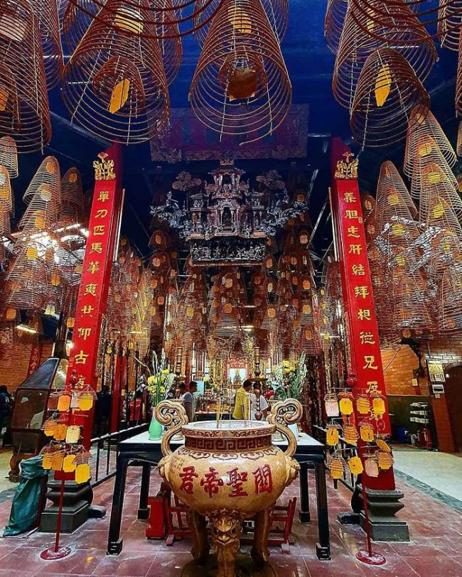 can tho inside guide, can tho itinerary, can tho travel guide, can tho vietnam, compass travel vietnam, mekong delta, ong can tho pagoda, transport to can tho, travel to can tho, travel to vietnam, explore chinese culture at ong can tho pagoda