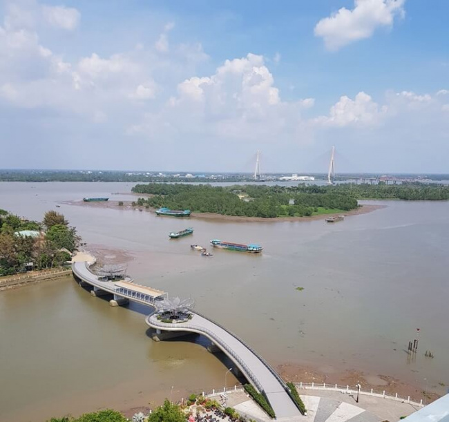 can tho inside guide, can tho itinerary, can tho travel guide, can tho vietnam, compass travel vietnam, mekong delta, ninh kieu can tho pedestrian bridge, transport to can tho, travel to can tho, travel to vietnam, enjoy the ultimate river view on ninh kieu can tho pedestrian bridge