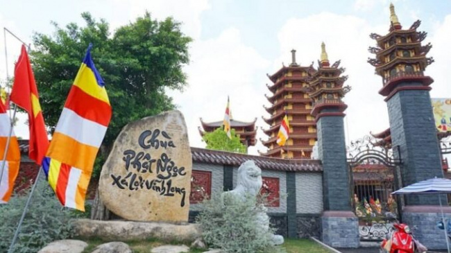 compass travel vietnam, mekong delta, transport to vinh long, travel to vietnam, travel to vinh long, vinh long inside guide, vinh long itinerary, vinh long travel guide, vinh long vietnam, scenery at the temple with the tallest stupa in the west
