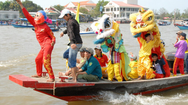 compass travel vietnam, hotels in mekong delta, mekong delta, mekong delta travel guide, mekong delta vietnam tourism, travel to vietnam, western delicacies, what to do in the mekong delta, the 4 biggest festivals in the west attract tourists from all over the world