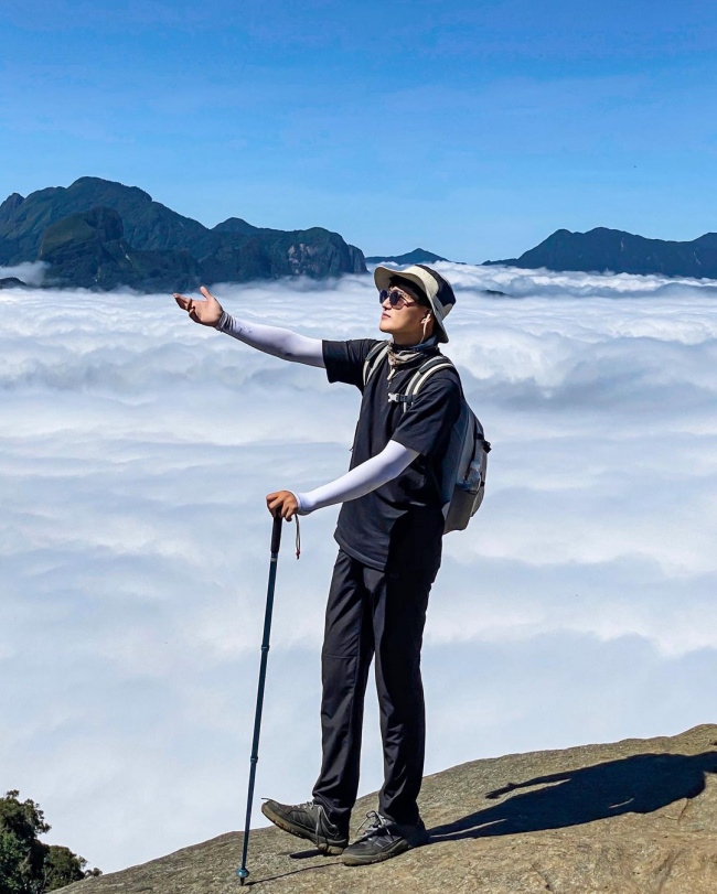 ba den mountain, compass travel vietnam, fansipan, ma pi leng, ta xua, travel to vietnam, netizens are searching for the most beautiful cloud hunting place in vietnam: seeing the photos, but thinking “fairy scene” in real life, not everyone can check-in.