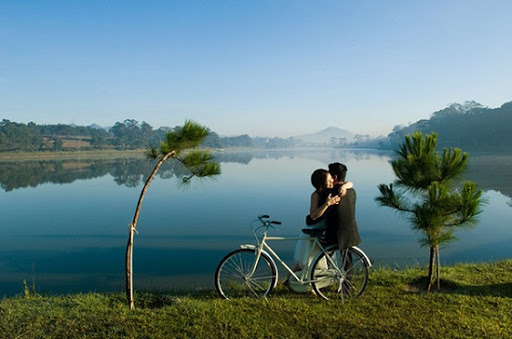 Indulge in the romantic beauty of Xuan Huong Lake, Dalat