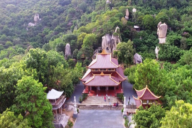compass travel vietnam, famous temples in vung tau, transport to vung tau, travel to vietnam, travel to vung tau, vung tau inside guide, vung tau itinerary, vung tau travel guide, vung tau vietnam, 12 famous temples in vung tau – a fairytale place in the middle of life