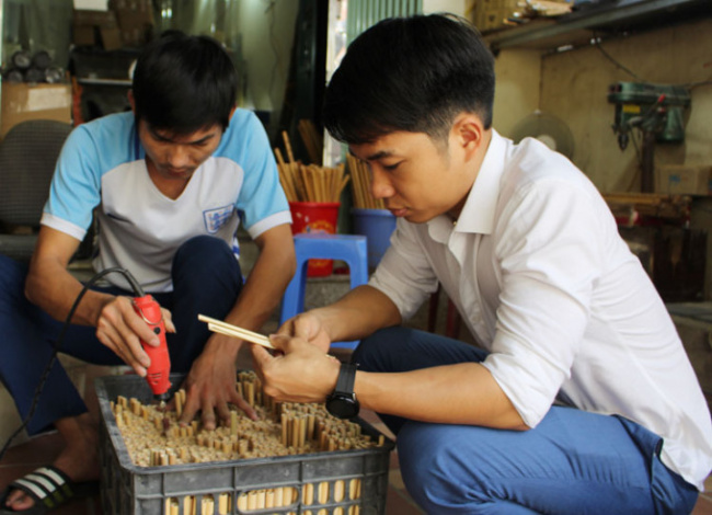 bamboo tube millionaire, facebook, nguyen van mao, student millionaire, university of transport, vietnamese people, the boy makes billions of money thanks to a bamboo straw