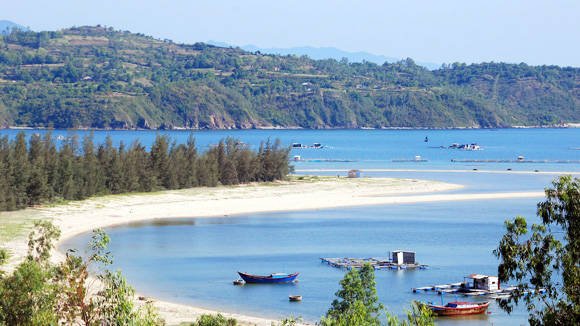Explore Dam Mon peninsula Nha Trang amazing destinations