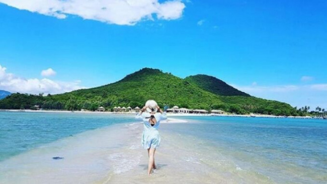 Discover the dreamlike beauty of Doc Let beach in Nha Trang