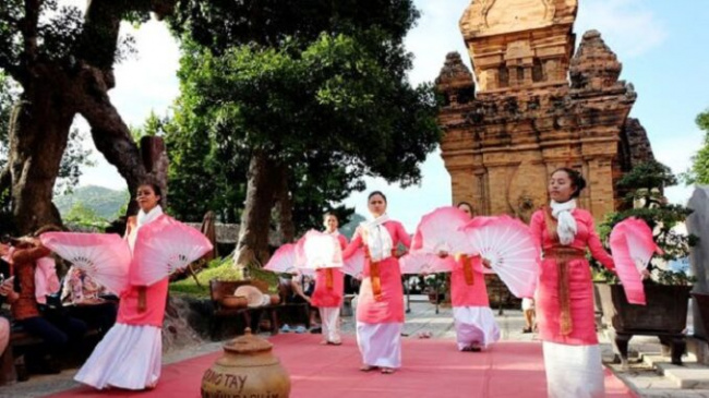 Discover 5 unique traditional festivals of Khanh Hoa