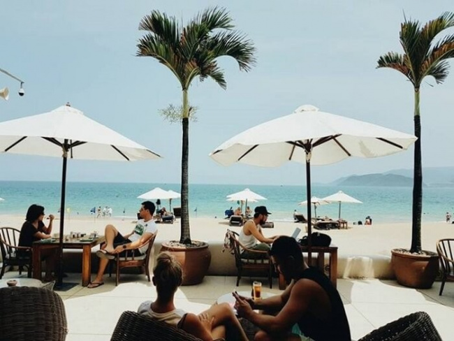 cafes with nha trang beach view, compass travel vietnam, nha trang inside guide, nha trang travel guide, nha trang vietnam, transport to nha trang, travel to nha trang, travel to vietnam, 3 cafes with nha trang beach view, so beautiful