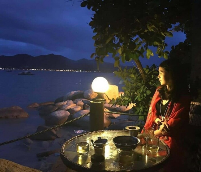 cafes with nha trang beach view, compass travel vietnam, nha trang inside guide, nha trang travel guide, nha trang vietnam, transport to nha trang, travel to nha trang, travel to vietnam, 3 cafes with nha trang beach view, so beautiful