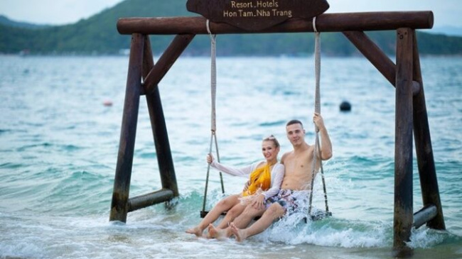 ‘Jubilant island stir’ Hon Tam Nha Trang in summer tourist season