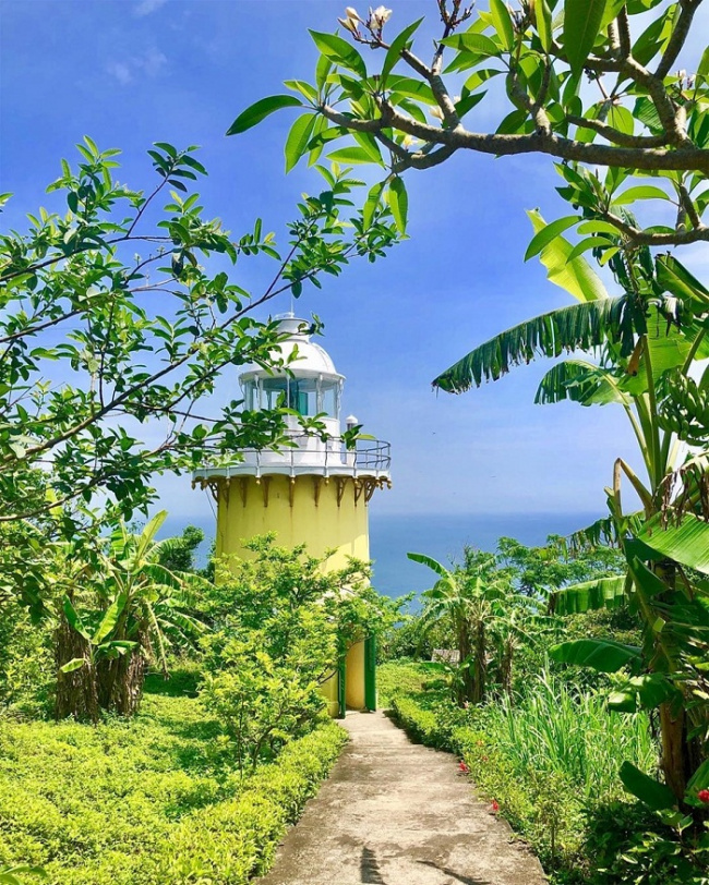 beautiful lighthouses in da nang, compass travel vietnam, da nang inside guide, da nang travel guide, da nang vietnam, transport to da nang, travel to da nang, travel to vietnam, 2 beautiful lighthouses in da nang