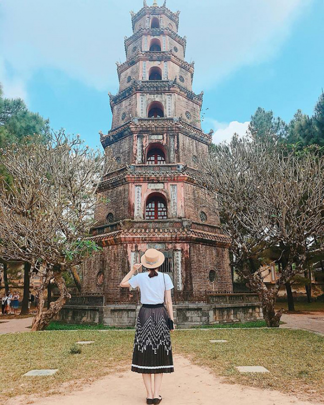 compass travel vietnam, hue inside guide, hue travel guide, hue vietnam, thien mu pagoda of hue, transport to hue, travel to hue, travel to vietnam, learn about 400 year old thien mu pagoda of hue ancient capital